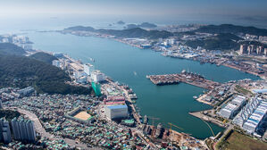 부산항서 100달러 모조 지폐 무더기로 소지한 러시아 선원 적발