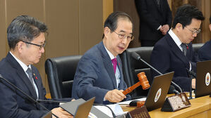 한 총리 "야당의 예산 감액, 국민&middot;민생 외면하는 처사"