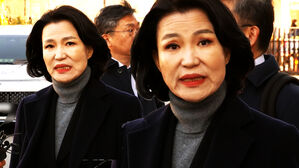 [영상] 이진숙 "민주당? 우리가 보고 있는 건 다수 독재입니다"&hellip;헌법재판소 '탄핵 심판 변론' 출석 전 멈춰 서더니