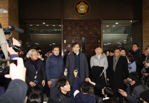 조국 "윤 대통령 즉각 수사하고 즉시 탄핵으로 가야"
