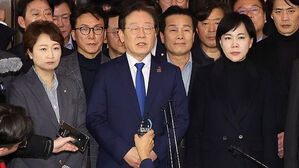 이재명 "윤 비상계엄, 헌법상 요건 갖추지 못한 불법 &middot; 위헌"