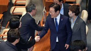 야, 윤 압박 최고조&hellip;"군 동원해 내란죄, 오늘 중 탄핵안 발의"
