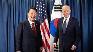 NYT "민주주의 중시 바이든에 한국의 계엄령은 한미동맹 시험대"