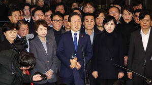 민주 "윤 대통령&middot;국방&middot;행안장관 내란죄 고발 및 탄핵 추진"