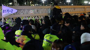 전&middot;현직 경찰, '계엄 집행' 경찰청장&middot;서울청장 공수처 고발