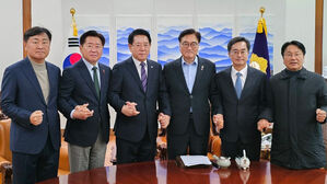 민주당 광역단체장 5명 "계엄령 위헌&middot;무효&hellip;대통령 퇴진해야"