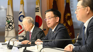 최상목, 경제6단체 간담회&hellip;"경영 차질 없게 노력"