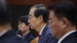 한 총리 "국가적 엄중 상황서도 안정적 국정 관리가 내각 의무"