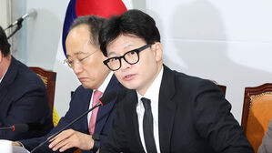 한동훈 "탄핵안 통과되지 않게 노력&hellip;대통령 탈당해야"