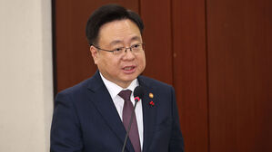 검찰 특수본, '계엄 국무회의 참석' 복지부 장관 소환