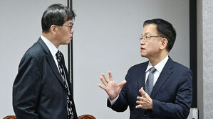 "국가 신용등급 영향은 없다"지만&hellip;계엄령 후폭풍, 이게 진짜 문제 [스프]