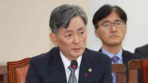 경찰청장 "계엄사령관이 전화로 국회 출입통제 요청"