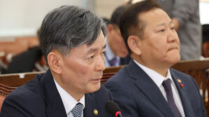 경찰청장 "계엄사령관이 국회 출입통제 요청"