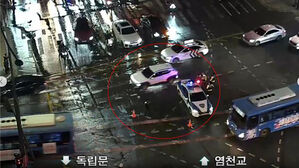 서대문역사거리 상수도관 누수&hellip;교통 통제, 복구작업 중