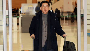 급거 귀국한 김경수 "탄핵, 거스를 수 없는 국민의 명령"