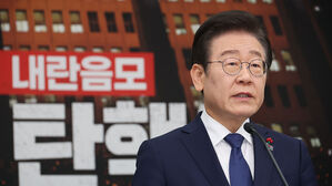 이재명 "윤 대통령 최대한 빨리 직무 배제를&hellip;수사&middot;체포&middot;구금해야"