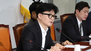 한동훈 "윤 대통령, 조속한 직무집행 정지 필요"&hellip;사실상 탄핵 찬성 입장