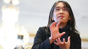 한강 "2024년 계엄에 충격&hellip;무력의 과거로 돌아가지 않길"