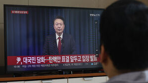 윤 대통령, 칩거 속 임면권 행사&hellip;법적 효력 없는 2선 후퇴 딜레마