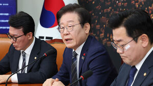 이재명 "윤 대통령 담화, 국민 배신감 키워&hellip;사퇴&middot;탄핵 외에 길 없다"