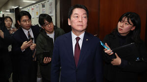 안철수 "윤 대통령 퇴진 일정 없다면 탄핵 찬성할 것"