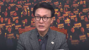 [속보] 민주 "윤 대통령 즉각 체포해 수사하고 군 통수권 박탈해야"