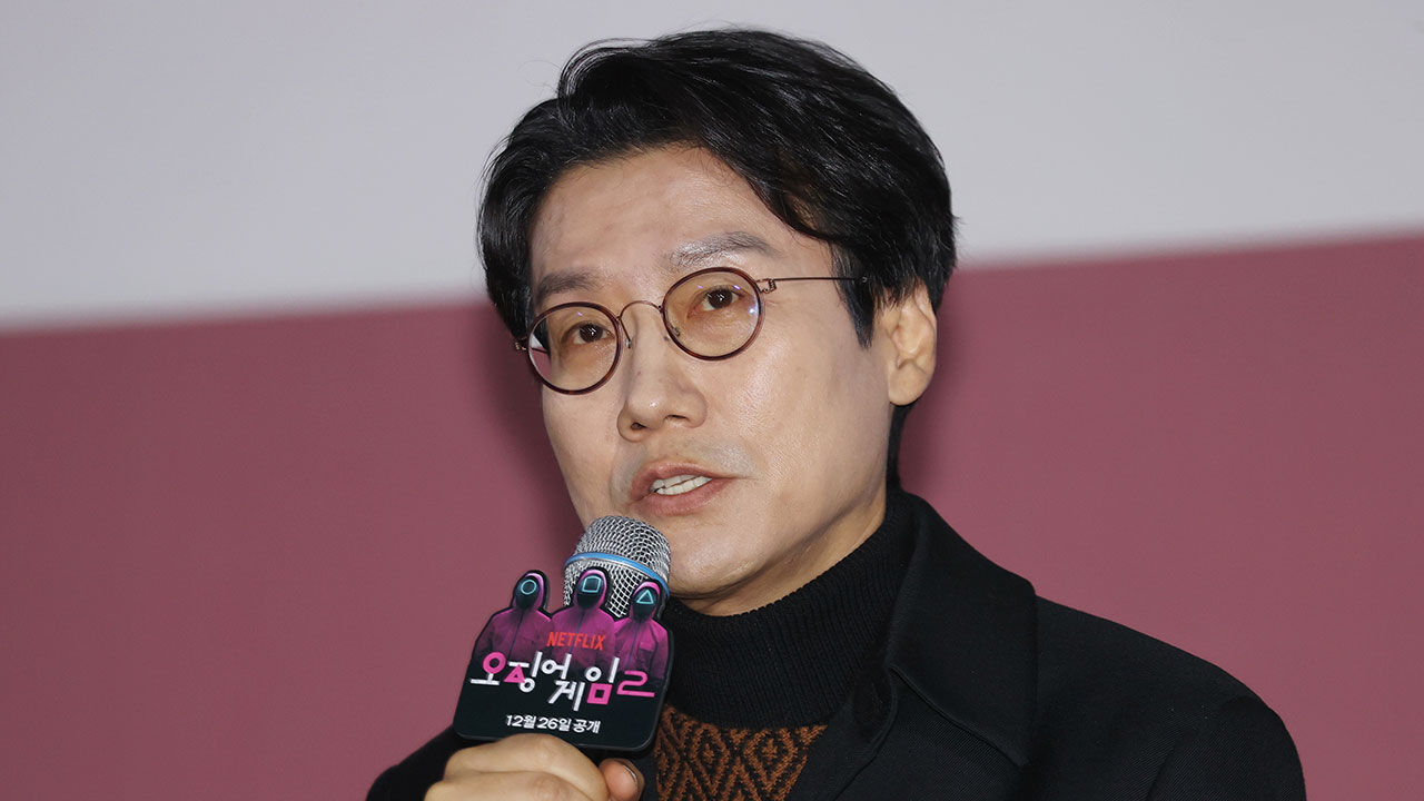 황동혁 감독이 9일 오전 서울 중구 동대문디자인플라자에서 열린 넷플릭스 시리즈 '오징어 게임 시즌2' 제작발표회에서 인사말을 하고 있다.