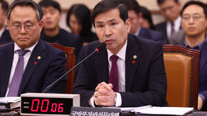 국방차관 "안보상 위협 시 대통령 지시받아야&hellip;계엄은 불이행"