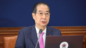 한 총리 "조속한 국정 안정&middot;국민통합에 함께해주길 호소"