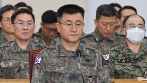 '전 계엄사령관' 박안수 육군총장 직무정지&hellip;직무대리에 고창준