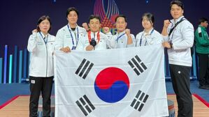 2024 세계역도선수권 남자 73㎏급 용상 은메달을 딴 이상연(왼쪽 세 번째) (사진=대한역도연맹 제공, 연합뉴스)