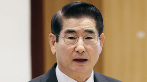 "김용현, 계엄 해제 후 휴대폰 3번 교체&hellip;증거 인멸"