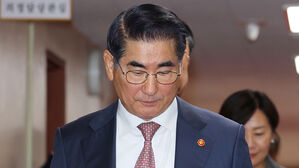 검찰, '내란 혐의' 김용현 구속 후 첫 조사