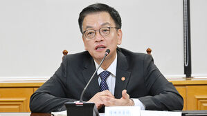최상목, 일본 언론에 "IMF 같은 위기 발생 가능성 없어"