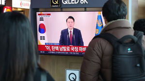 윤 대통령 "탄핵하든 수사하든 맞설 것"&hellip;자진사퇴 거부