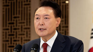 윤 대통령 수사망 좁혀가는 경찰&hellip;계엄사 CCTV도 확보