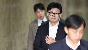 '윤 대통령, 국방장관 재지명' 보도에&hellip;한동훈 "대단히 부적절"
