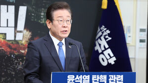 야당 법사위원들 "윤 대통령, 사법부마저 유린&hellip;당장 자리에서 내려와야"