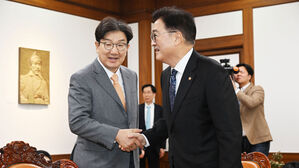 권성동, 우 의장 만나 "국회 중심 개헌 논의" 제안