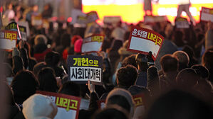 응원봉 대여&middot;선결제&middot;기부 행렬&hellip;커가는 '광주 대동정신'