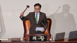 한국은행 "과거 탄핵 때보다 통상환경&middot;글로벌 경쟁 어려움 커"