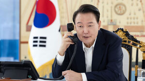 지난달 트럼프 당선인과 전화 통화하는 윤석열 대통령 (사진=대통령실 제공, 연합뉴스)