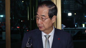 청사 들어서며 질문에 답하는 한덕수 국무총리 (사진=연합뉴스)