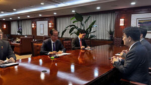 권성동, 한덕수 권한대행 예방.."당 수습 즉시 고위&middot;실무당정협의 재개"