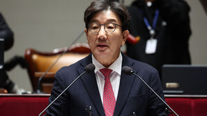 의원총회 발언하는 권성동 원내대표(사진=연합뉴스)