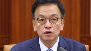 최상목, 내년 1%대 성장 시사&hellip;"환율, 국내 정치&middot;강 달러 탓 반반"