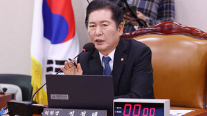 국회, '검사 탄핵' 소추하고 변호사 안 구해&hellip;재판 3분만 종료
