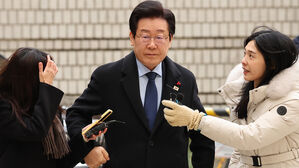 우편 안 받자&hellip;법원, 이재명 선거법 2심 서류 인편 전달키로