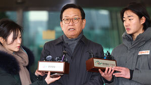 [속보] 윤 측 "대통령, '체포하라 &middot; 끌어내라' 용어 쓴 적 없어"