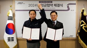 김상수 SR노동조합 위원장과 이종국 SR 대표이사(사진=SR 제공, 연합뉴스)